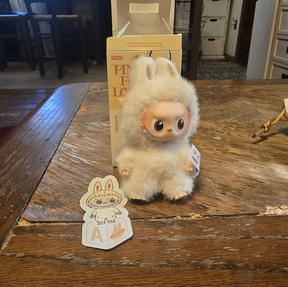 Labubu Pin For Love A - Adventure